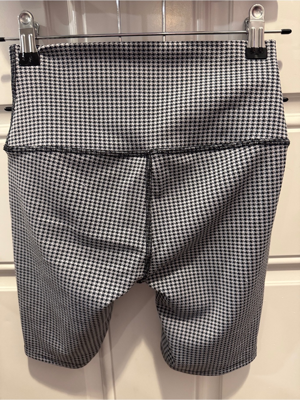 ALO Yoga Airtech Micro Houndstooth Bra & Micro Houndstooth Biker Short Set $158 - Picture 16 of 16